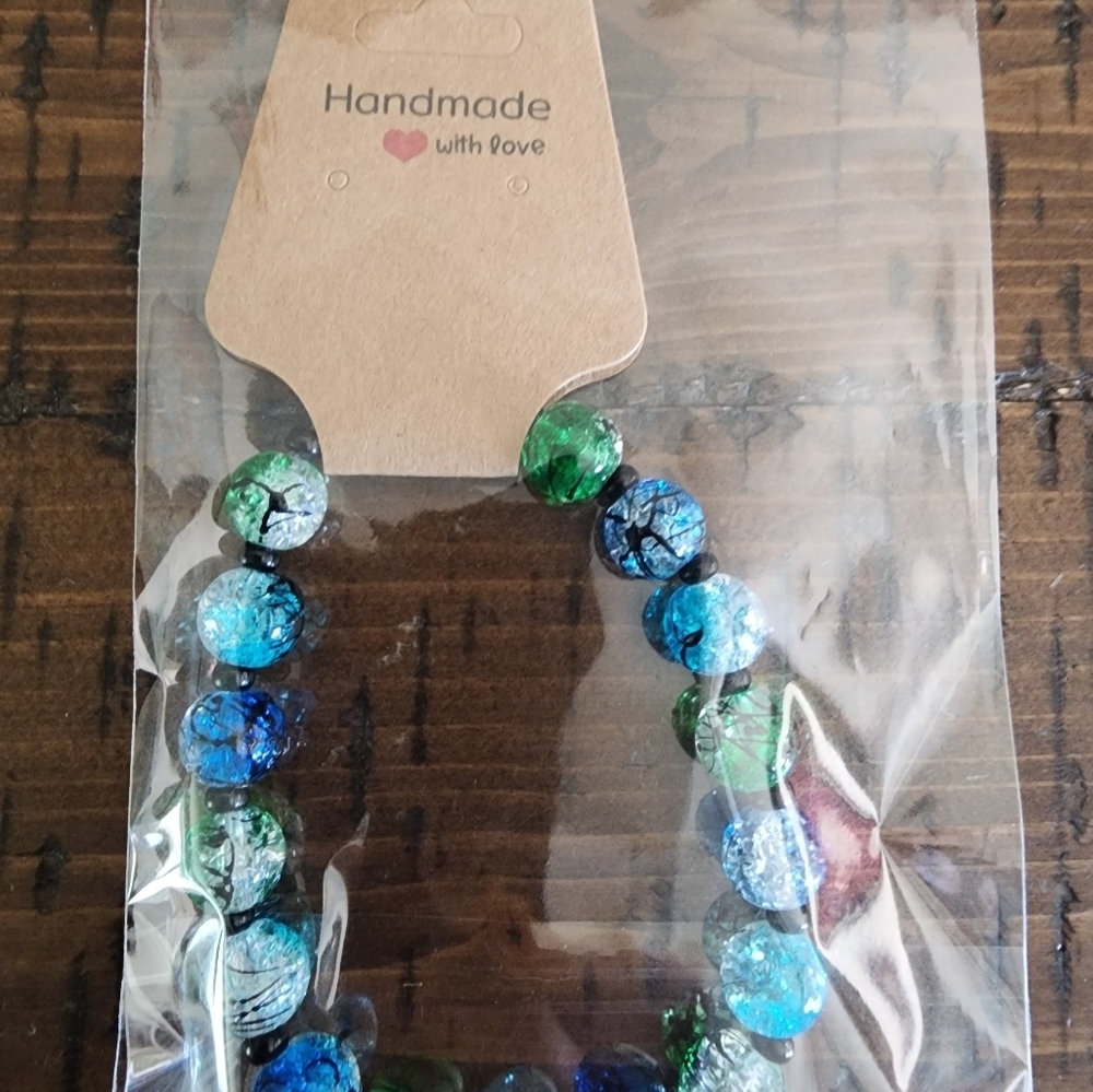 Elegant Blue and Green Beaded Bracelet with Glossy Finish - Picture 7 of 10